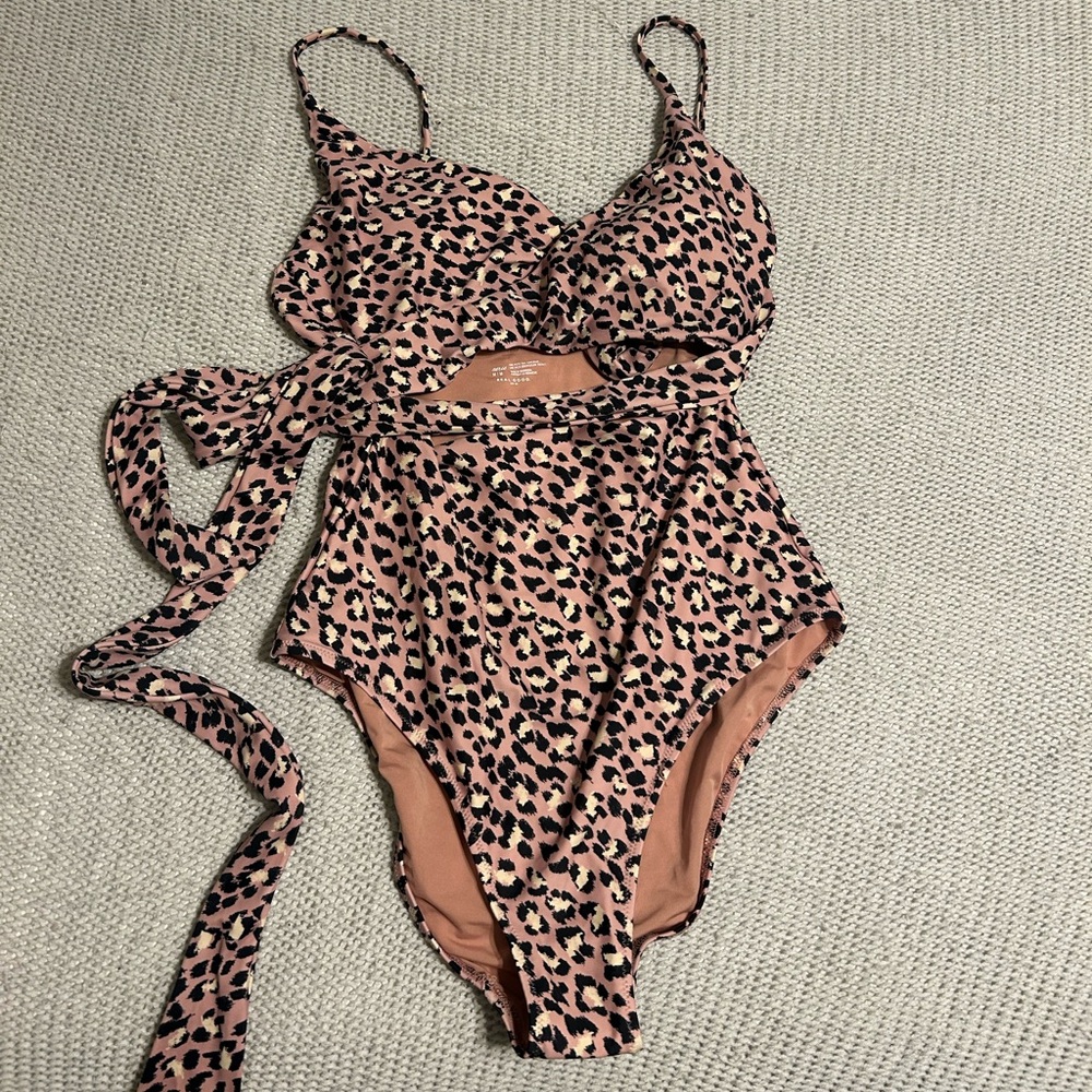 Aerie wrap around swim. NWT.
